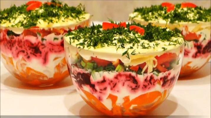 Очень вкусный и красивый слоеный салат с болгарским перцем